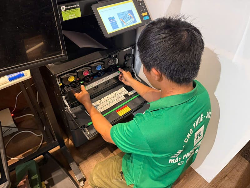 Anh  Thái Chí Hùng đã xử lý hàng nghìn tình huống kỹ thuật phức tạp