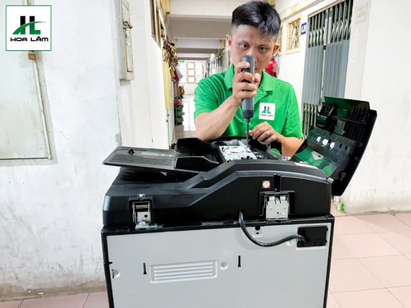 Đội ngũ kỹ thuật Máy Văn Phòng Hoa Lâm tiếp nhận và xử lý nhanh các lỗi máy Photocopy