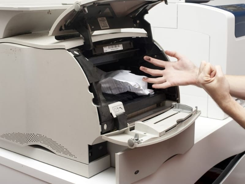 Việc chọn nhầm thợ tay nghề kém có thể khiến thiết bị hư hỏng nghiêm trọng hơn